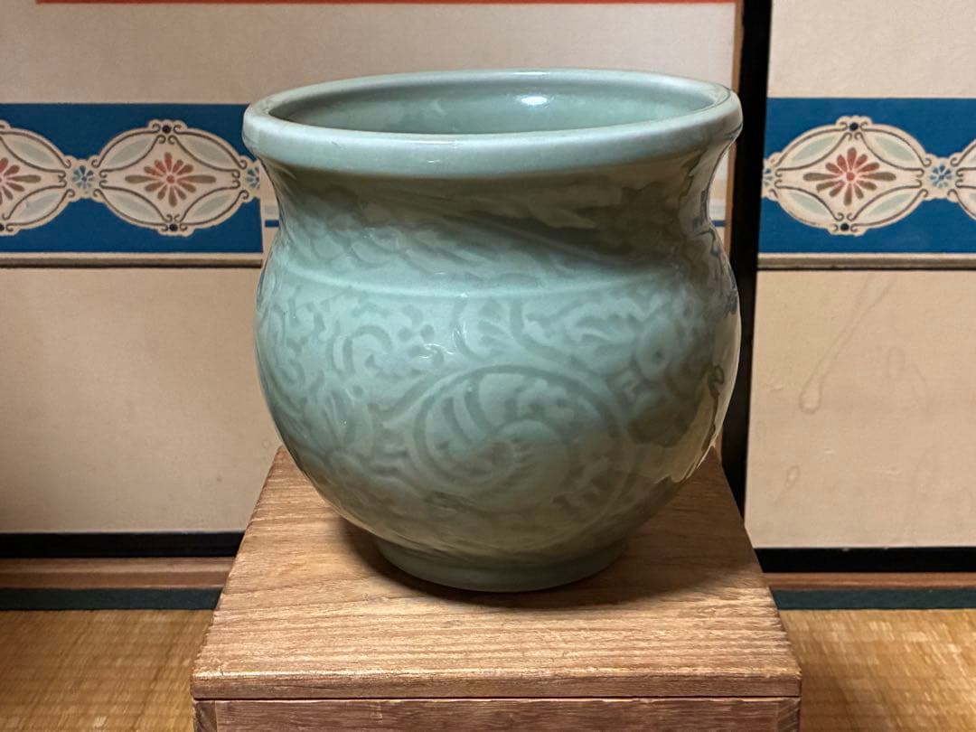 中国 唐物 青磁 龍泉窯 陽刻 丸壺 木箱付