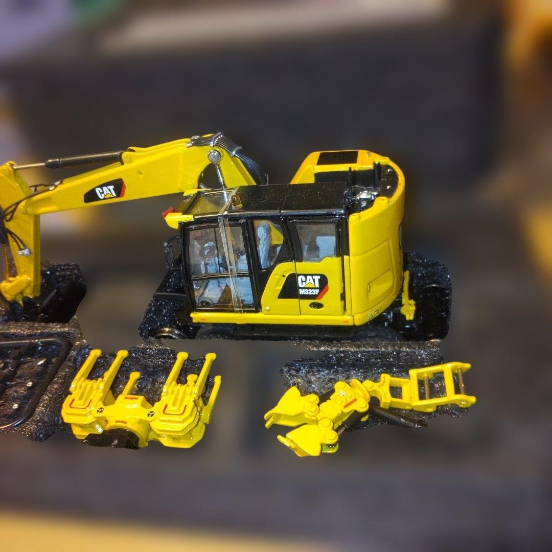 その他 CAT M323F RAILROAD WHEELED EXCAVATOR