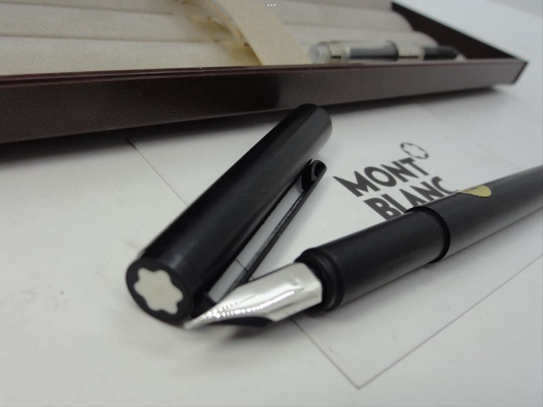 Mont Blanc ブラック 万年筆 インクカートリッジ付き