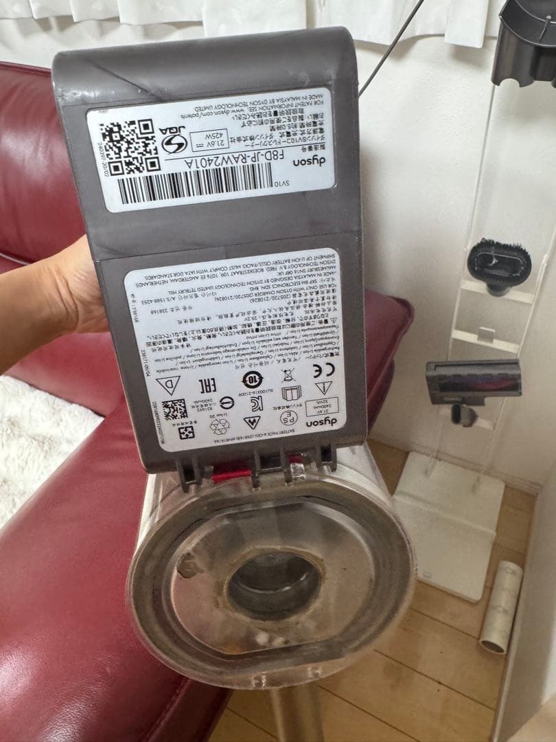 と*も様 （美品）Dyson v8 fluffy extra コードレス掃除機