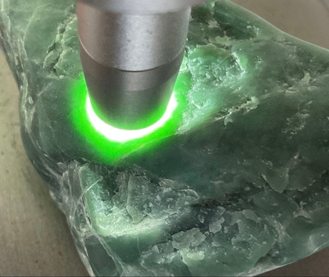 濃緑色　糸魚川翡翠118g 糸魚川　ヒスイ　ひすい