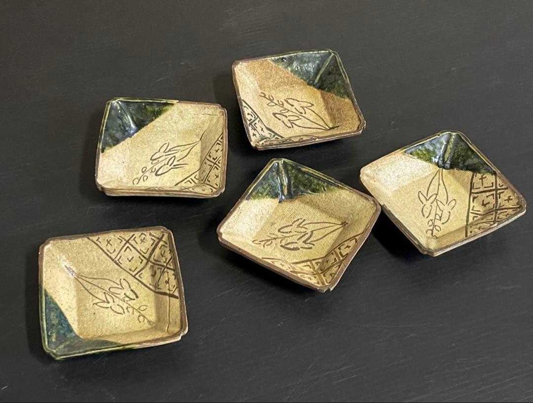 「母」 織部 布目 沢瀉図 隅切 小皿 5客 （A）