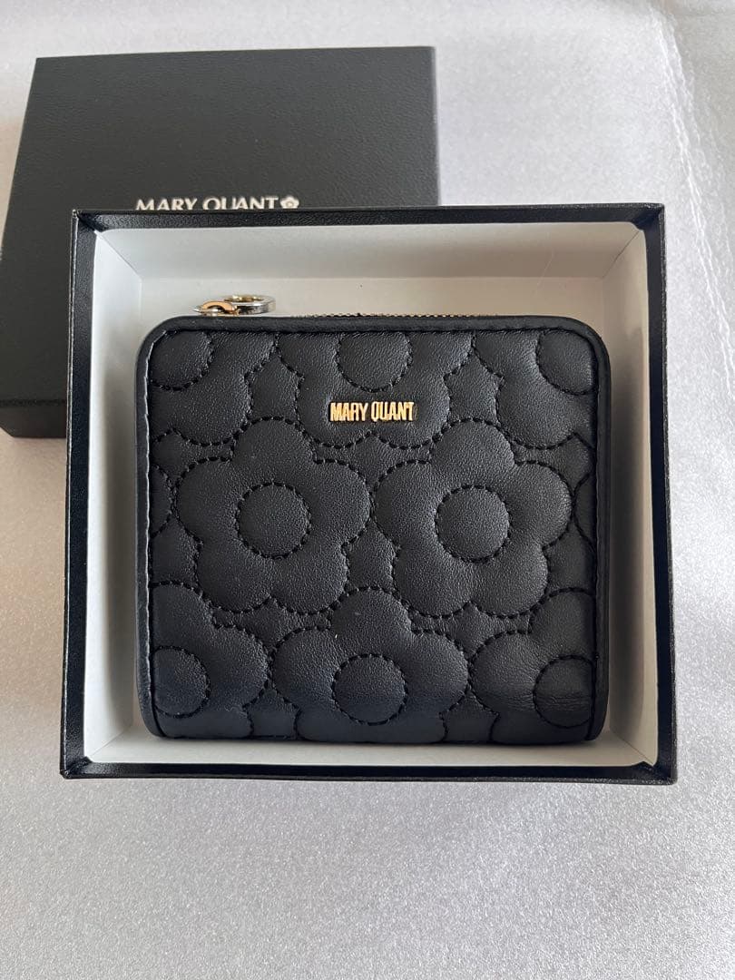 【未使用品】 MARY QUANTキルトフォームデイジー ウォレット ブラック