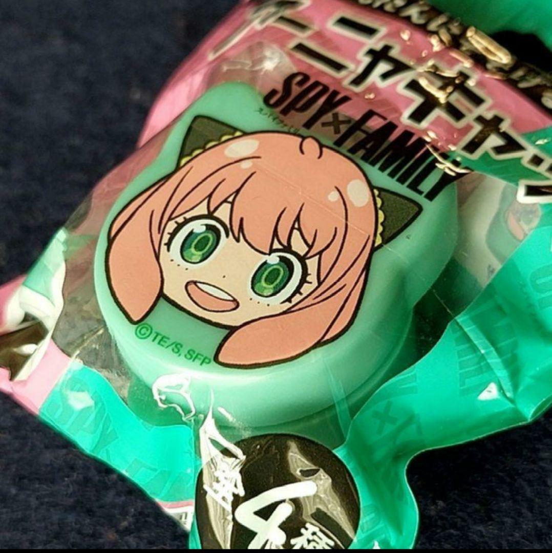 キティ×東京リベンジャーズ パスケース　アーニャボトルキャップ　狗巻棘缶バッジ