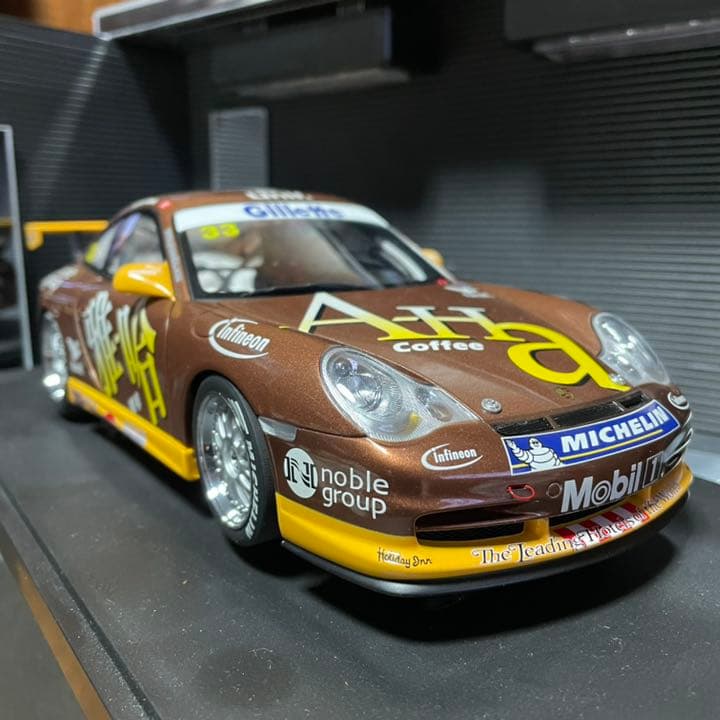 未展示品オートアート1/18Porsche911 GT3 Asia Cap’04
