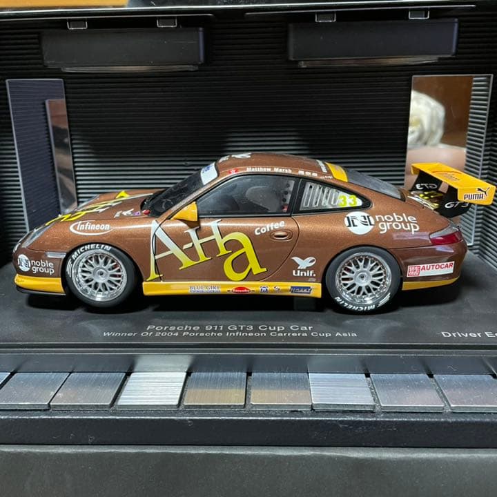 未展示品オートアート1/18Porsche911 GT3 Asia Cap’04