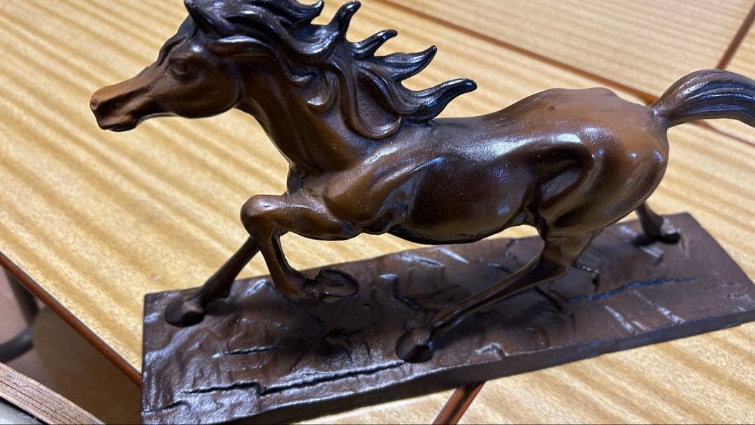 令和八年（2026年）の干支の午/馬/うまの置物です。《村田宏作》 縁起物の置物