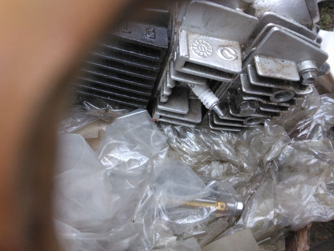 しんちゃん中華エンジン49ccエンジン シルバー アルミ製 ギア付き