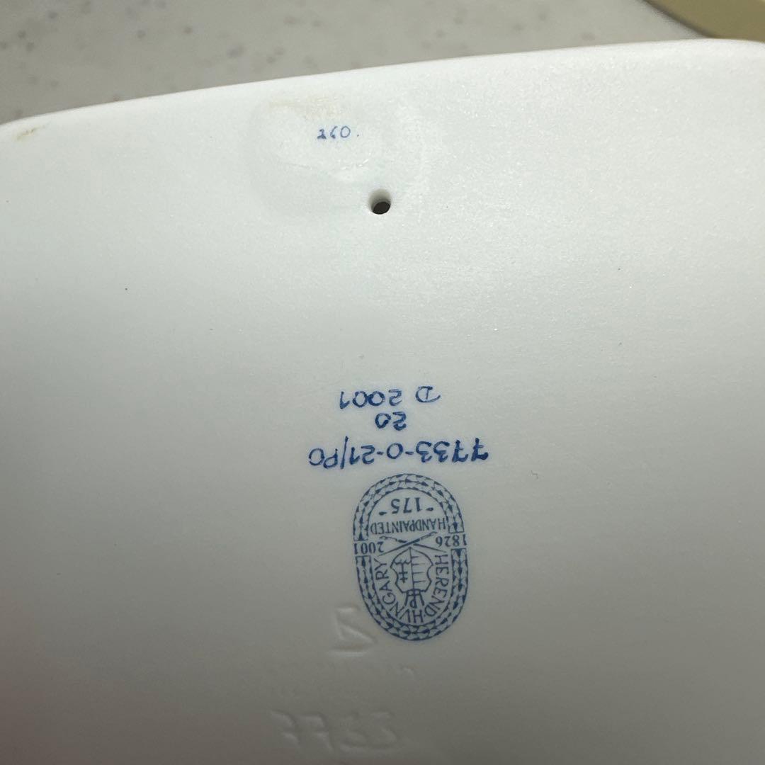 陶器の皿 魚と花のデザイン