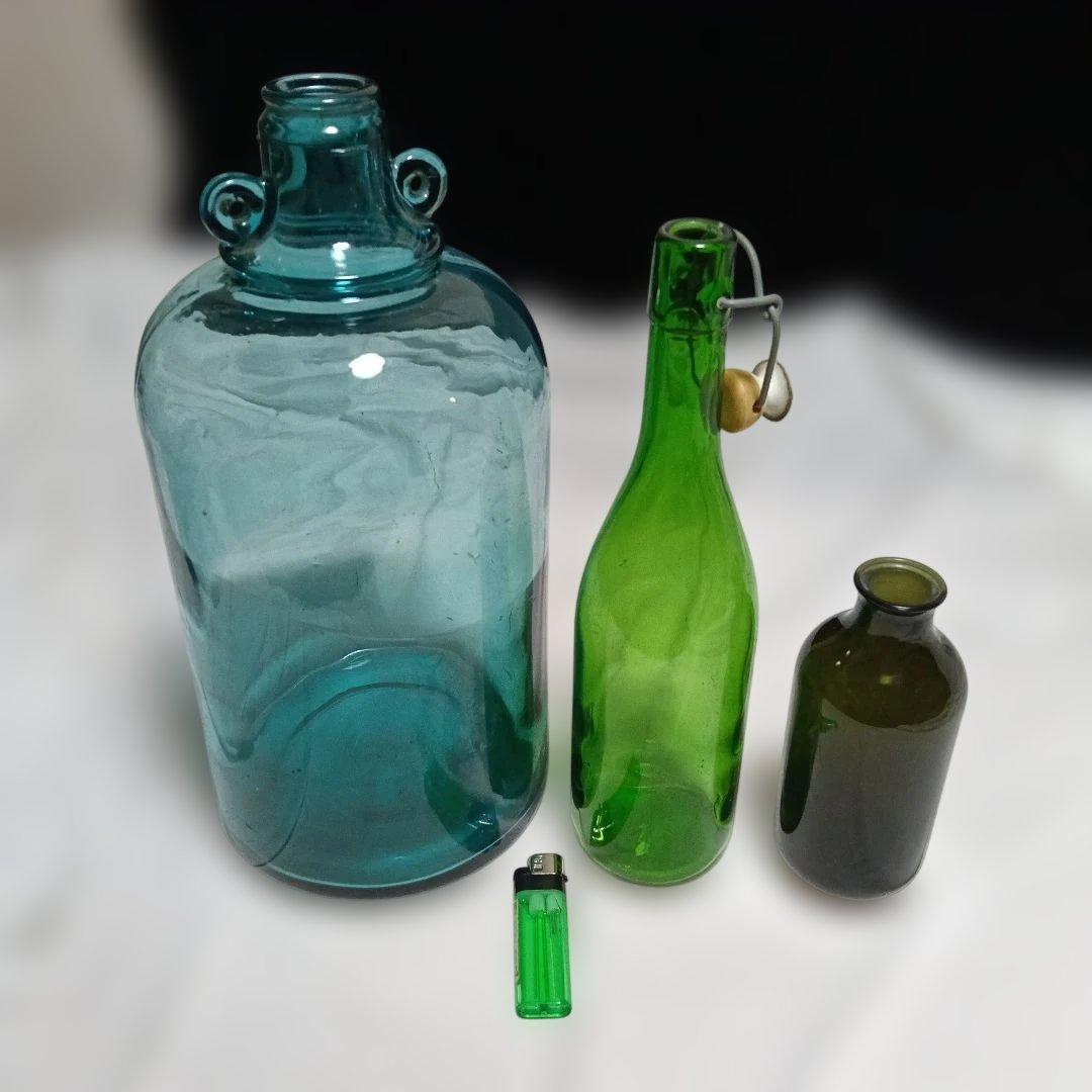 140..ガラス瓶セット 青・緑・黒 3種類 いずれの古瓶は絵画のモチーフ使用
