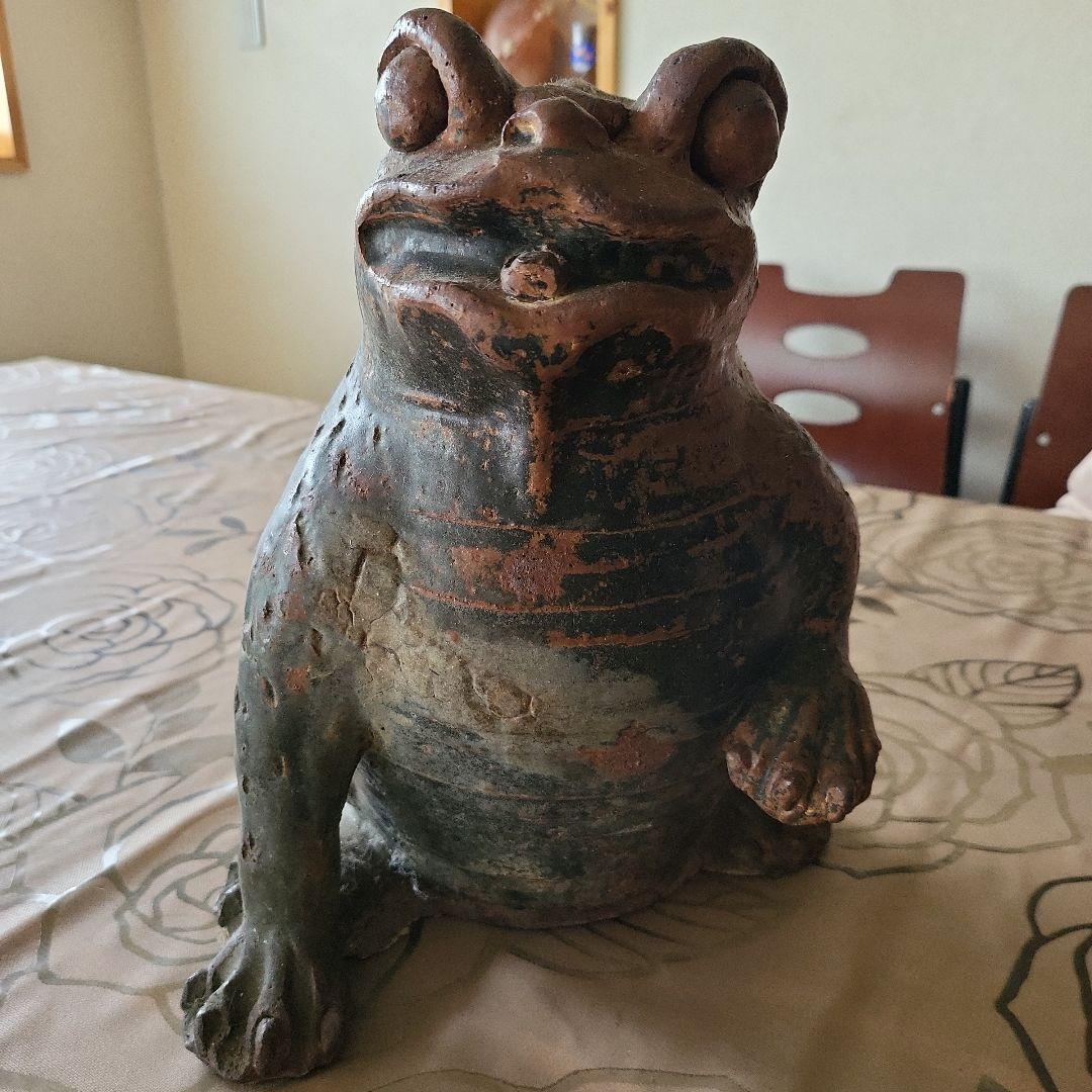 陶器製カエルの置物