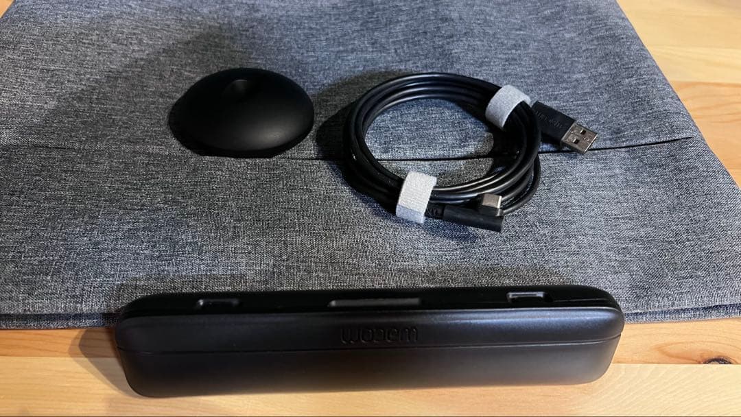 Wacom Intuos Pro ペンタブレット本体　PTH-660