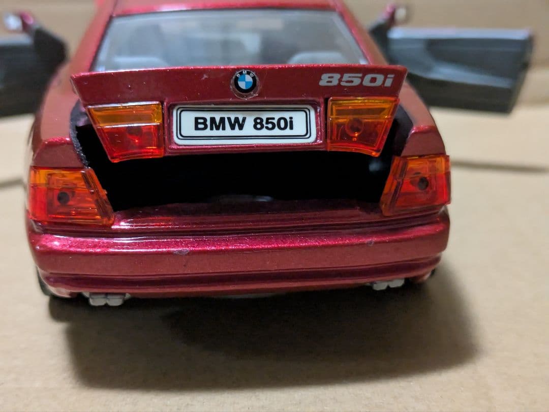 BMW 850i　1/24　ミニカー