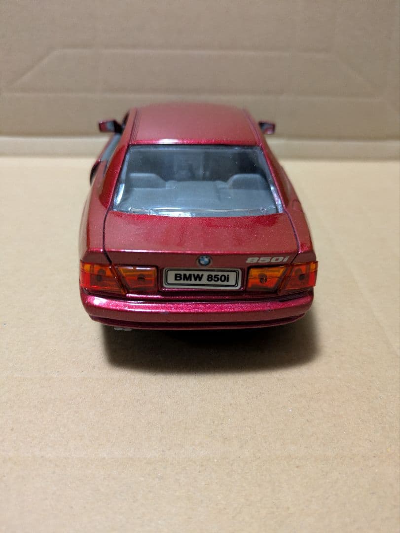 BMW 850i　1/24　ミニカー