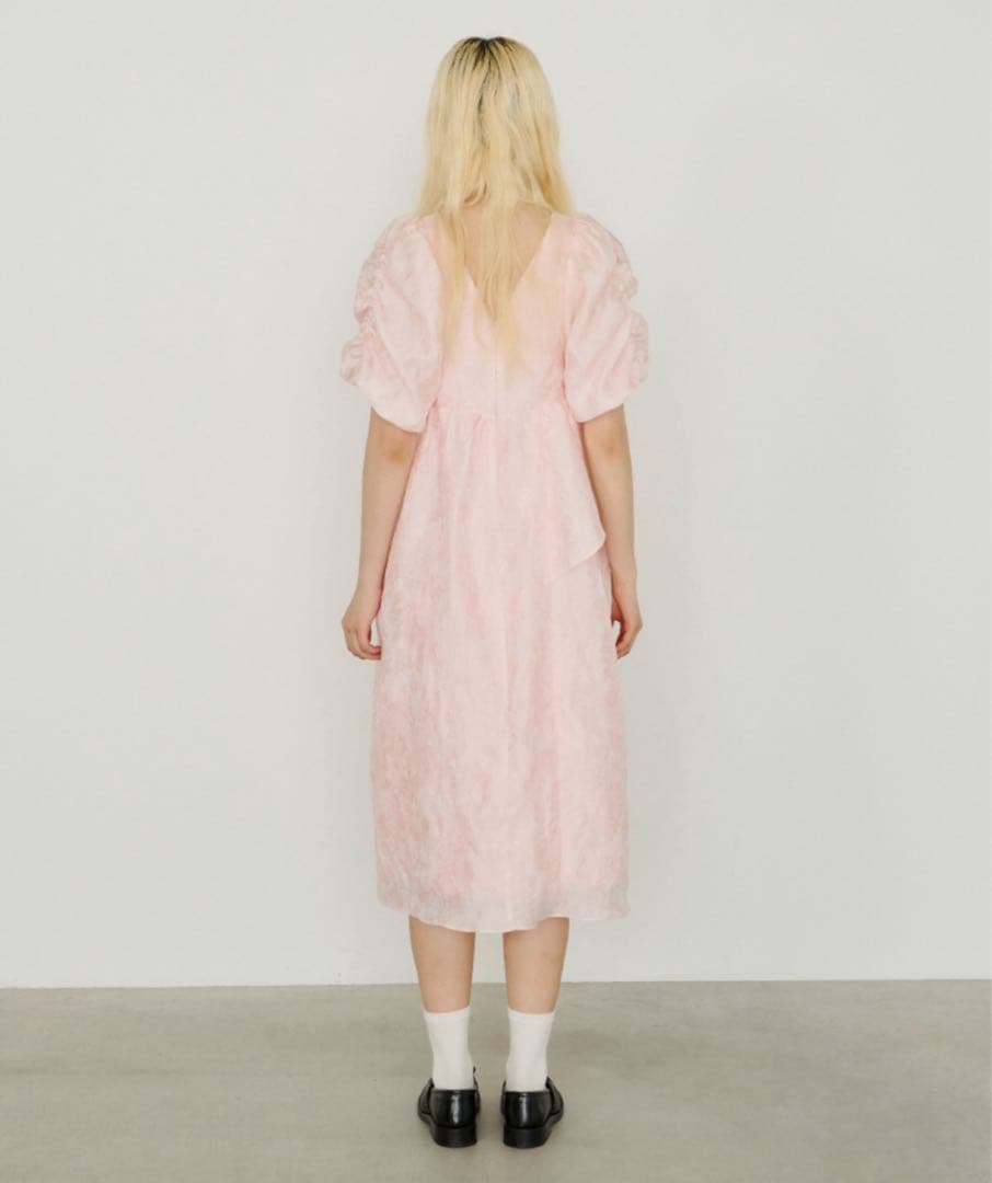 バブルスリーブジャガードドレス　ピンク　Mサイズ