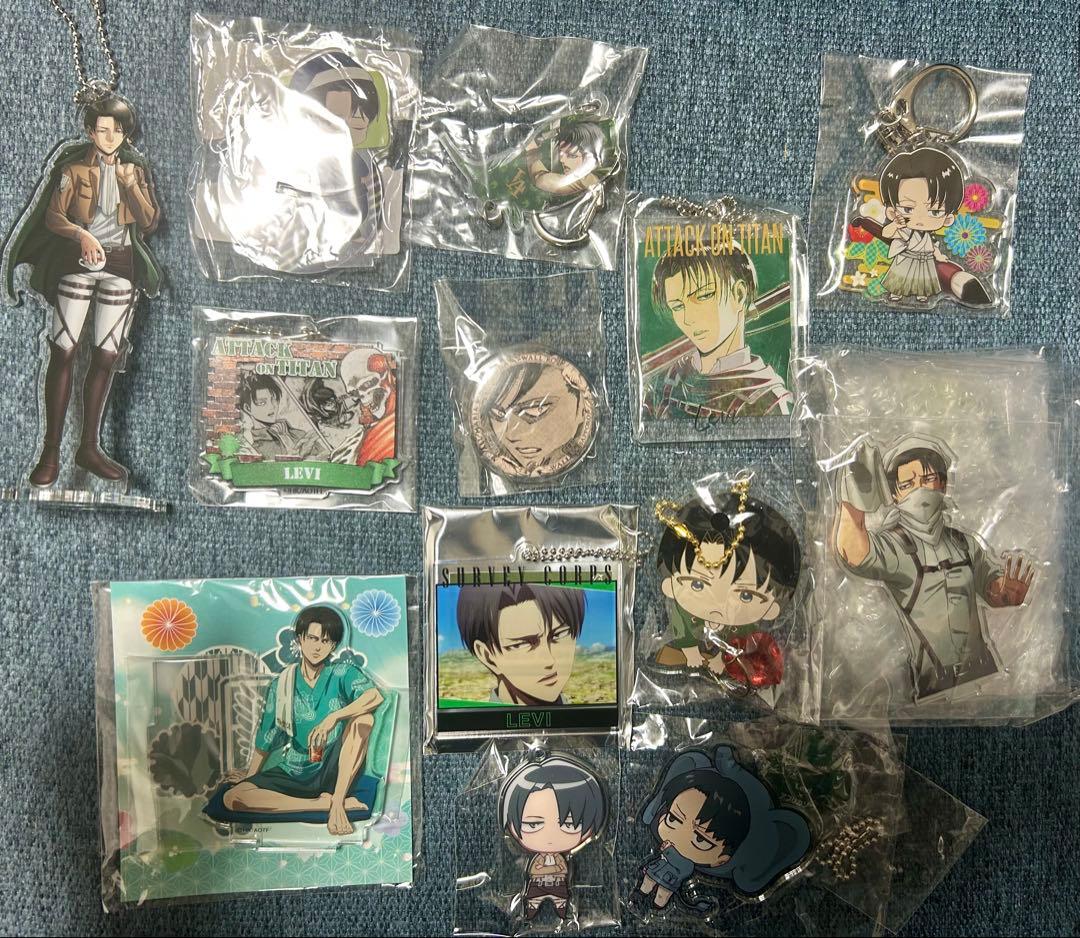 豪華 レア！進撃の巨人 リヴァイ アクリルスタンド キーホルダー 缶バッジ