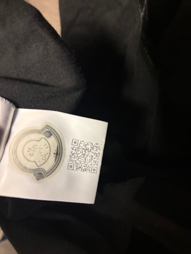 MONCLER ブラック Tシャツ ジグザグデザイン