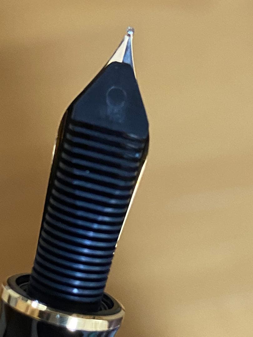 Pelikan M1000 万年筆とロイヤルブルーインクのセット。