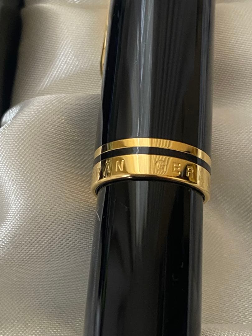 Pelikan M1000 万年筆とロイヤルブルーインクのセット。