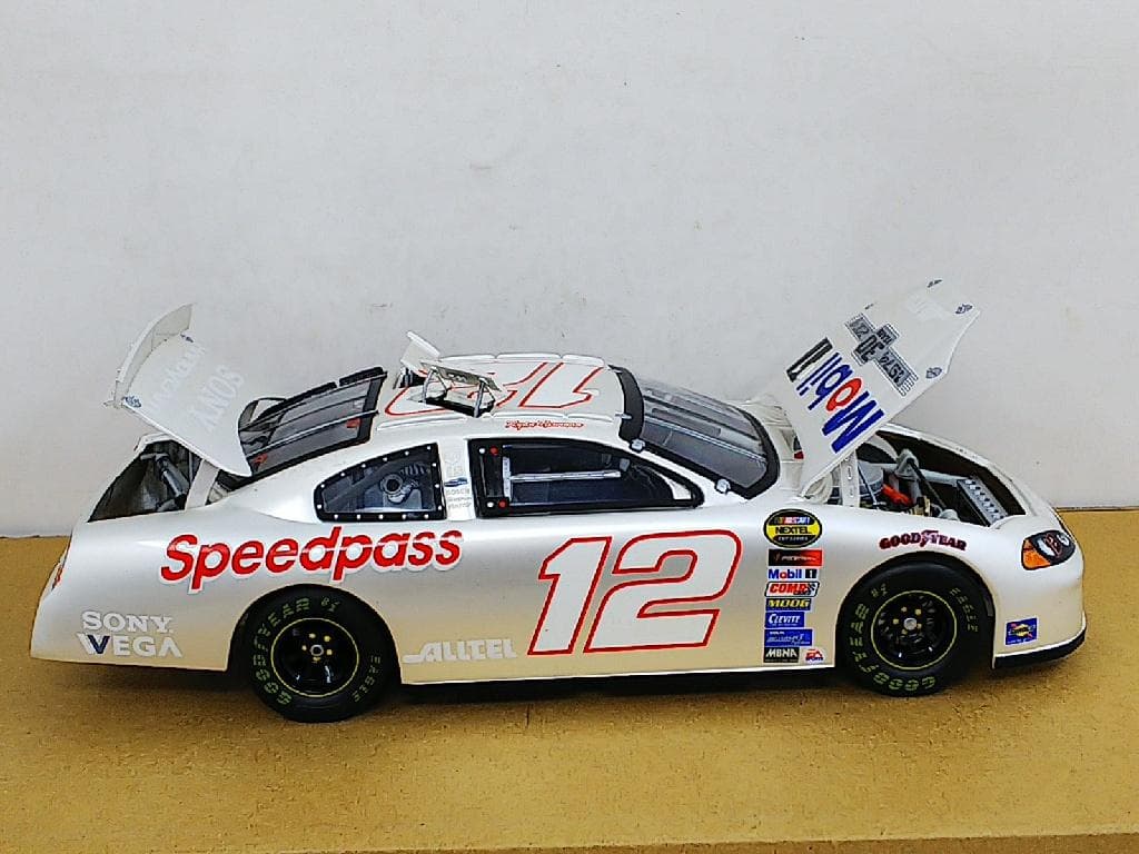 TeamCaliber 1/24 ライアン・ニューマン ペンスケレーシングカー