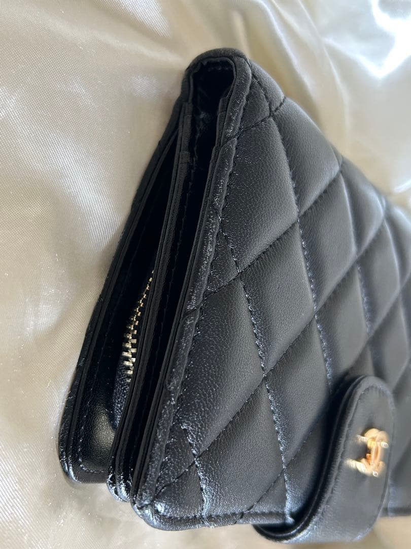 美品❃CHANEL 二つ折り財布 ブラック