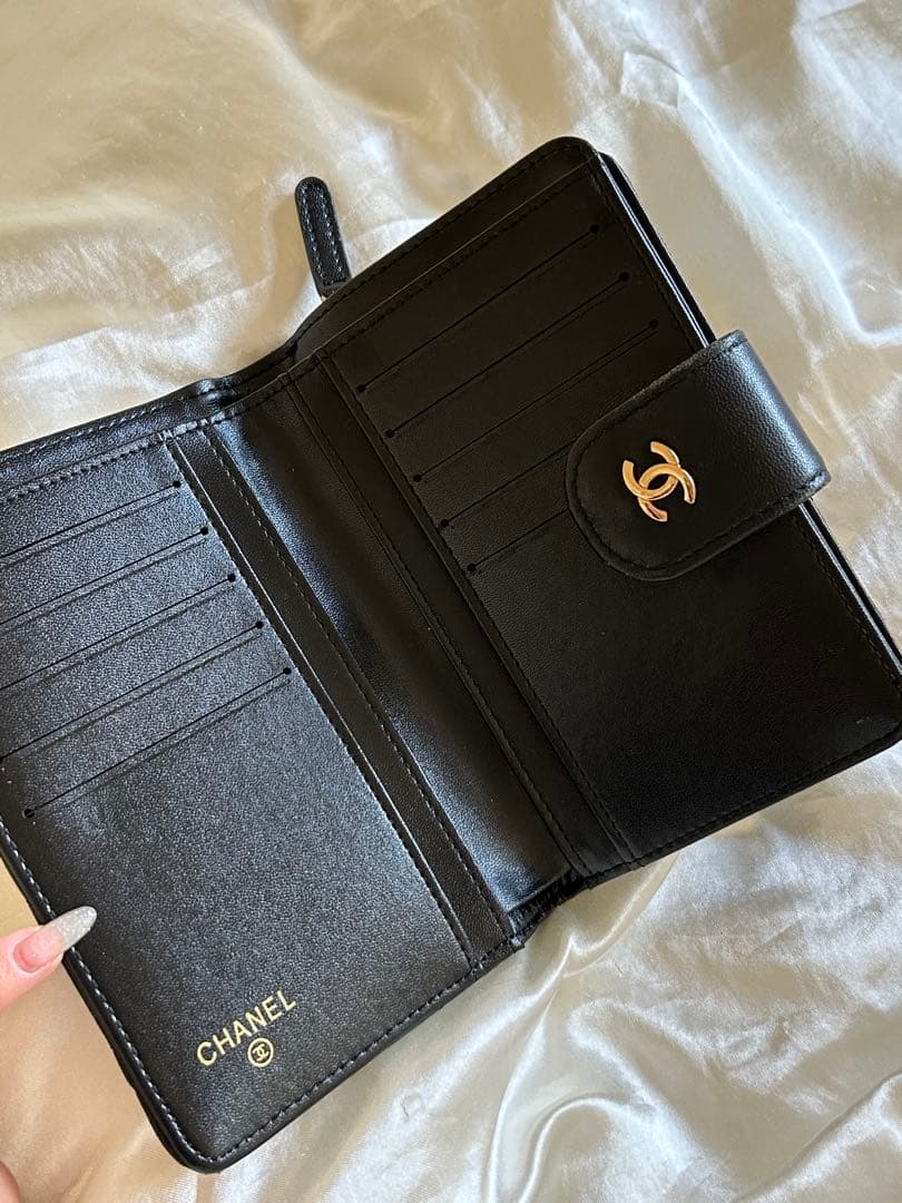 美品❃CHANEL 二つ折り財布 ブラック