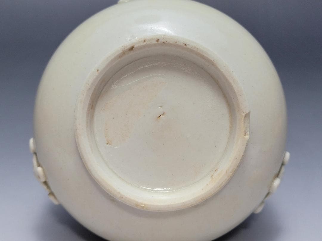 純白磁 陽刻 神獣面 花文 装飾 蓋壺 宋元時代 高さ約8.7cm