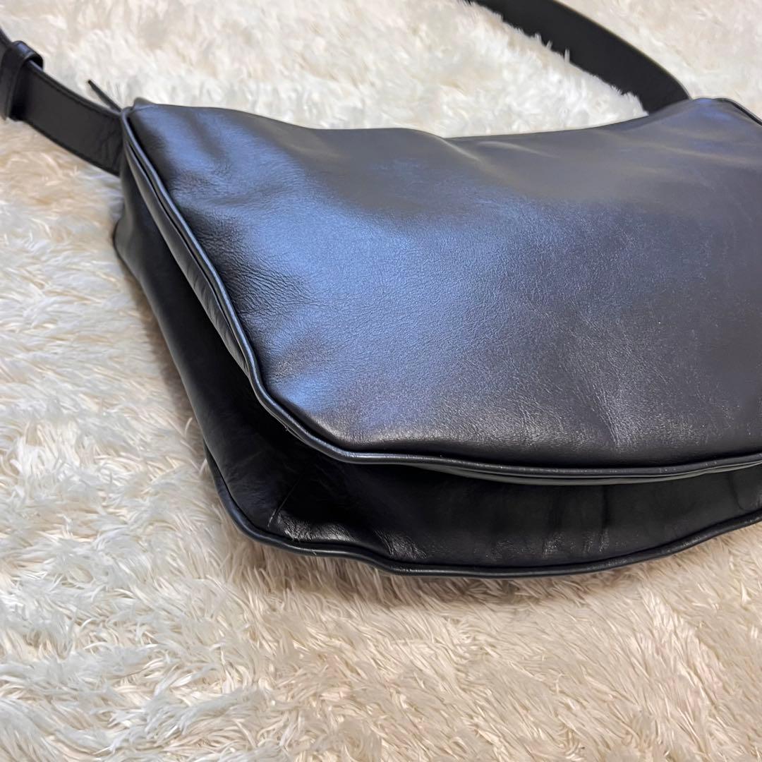 イアパピヨネ スワローマチショルダーバッグ ブラック