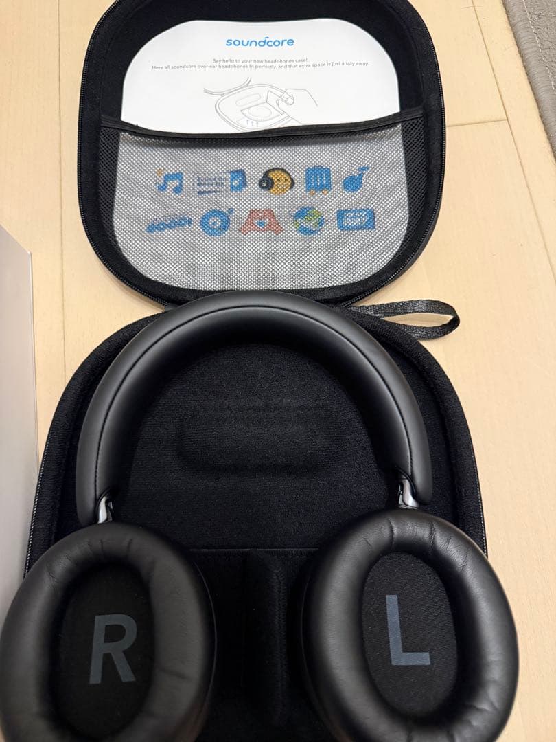 soundcore Space One Pro 3000円のケース付き