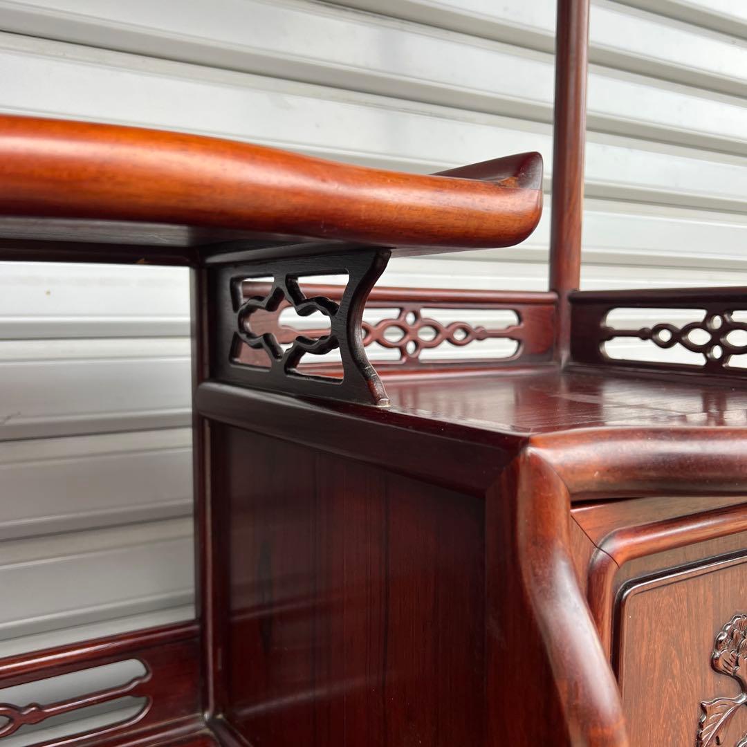 高級材・花梨（カリン）製】 美しい彫刻の和風茶棚・飾り棚　1947年製