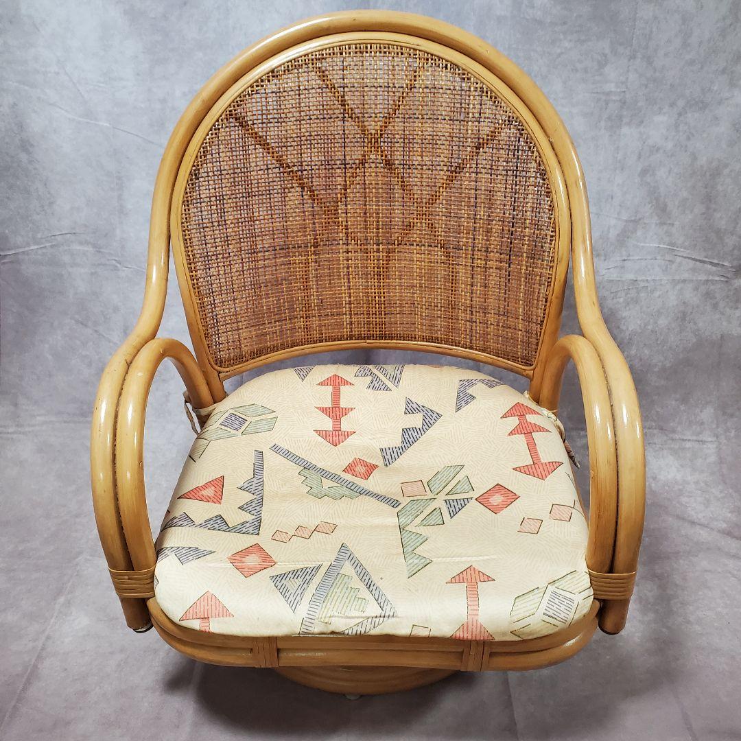 回転式座椅子籐椅子・クッション付き2脚セット　花柄　昭和レトロ　ヴィンテージ　籐