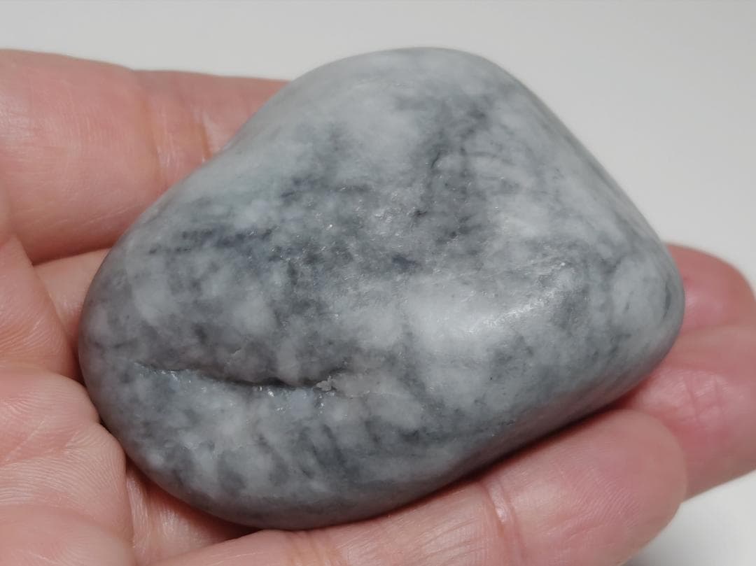 糸魚川54 翡翠 142g ヒスイ 原石 鑑賞石 自然石 誕生石 鉱物 鉱石