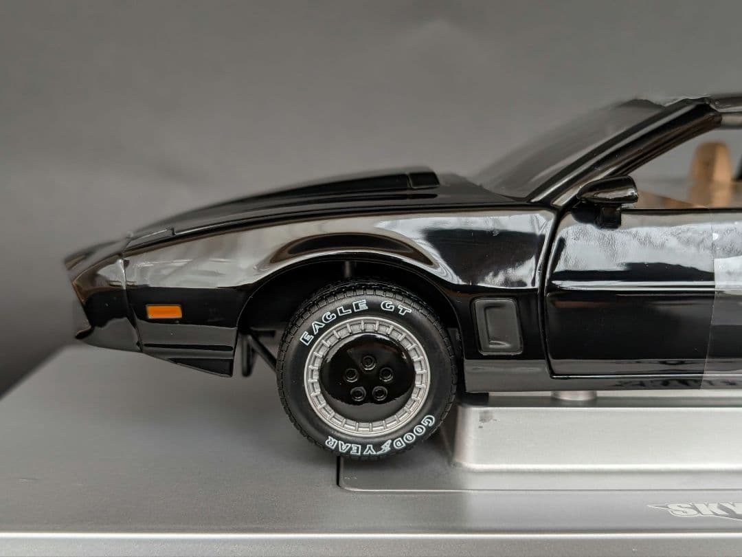 ナイトライダー K.I.T.T キット 1/18 音声／スキャナーユニット内蔵