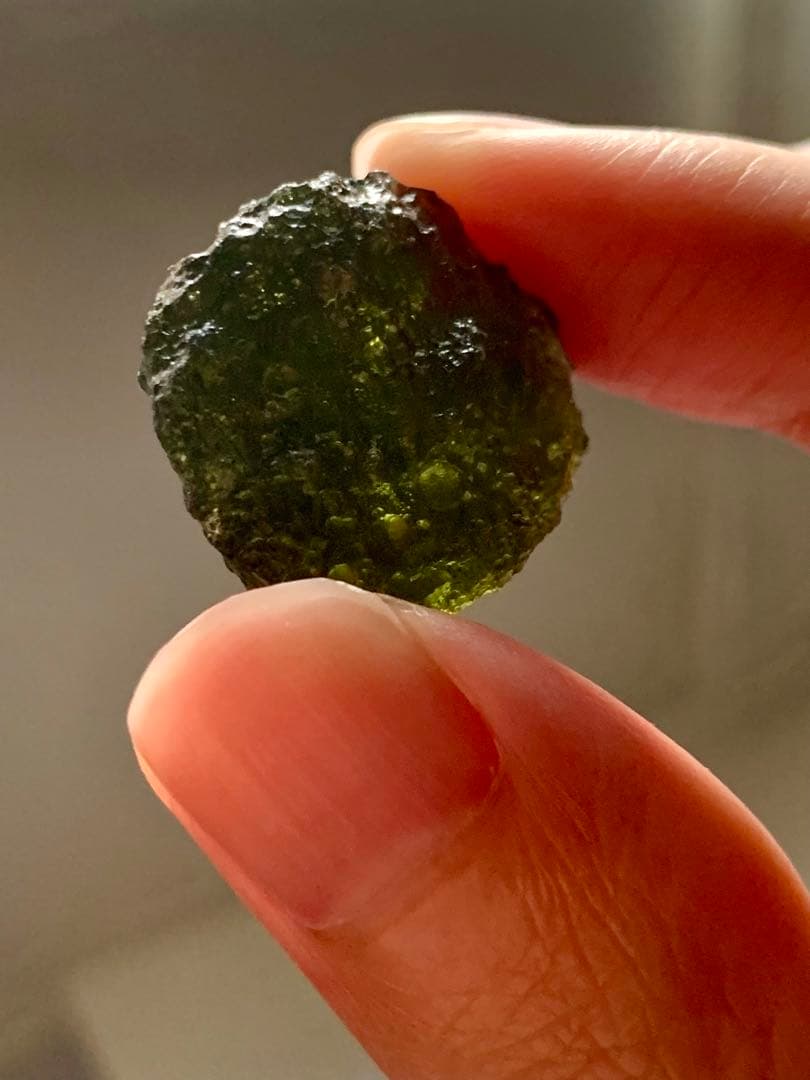 最強パワーストーンモルダバイト　テクタイト　隕石　ヒーリング鉱物標本　リビアン