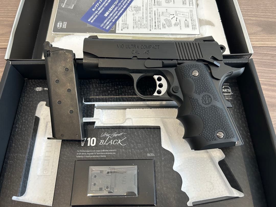 V10 Ultra Compact Black ガスガン