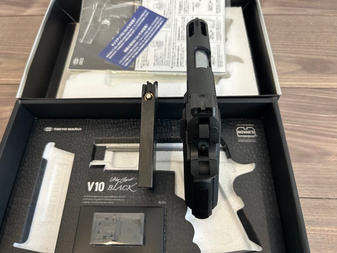 V10 Ultra Compact Black ガスガン