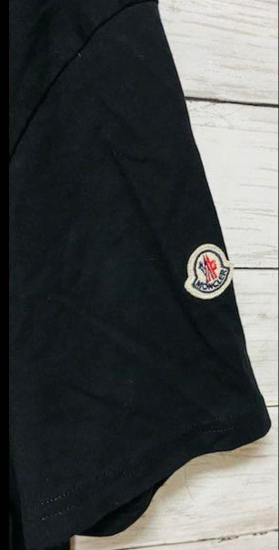 再値下げ　美品　MONCLER ワンポイントロゴ Tシャツ