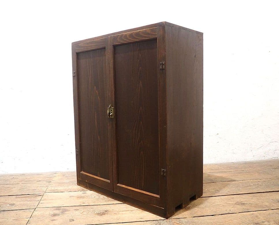 1304 　観音扉の飾り棚　収納棚　キャビネット　ケース　レトロ　ビンテージ