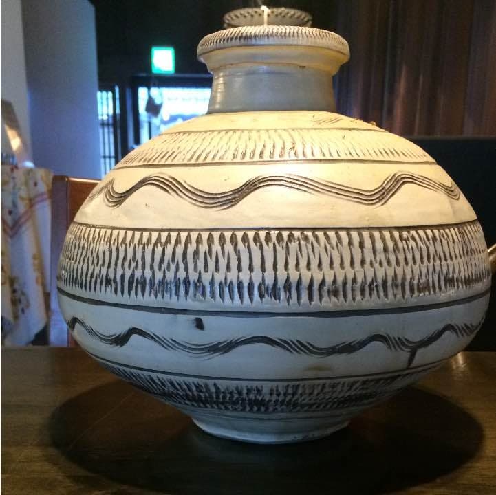 小鹿田焼　三升丸花瓶　飛び鉋　白