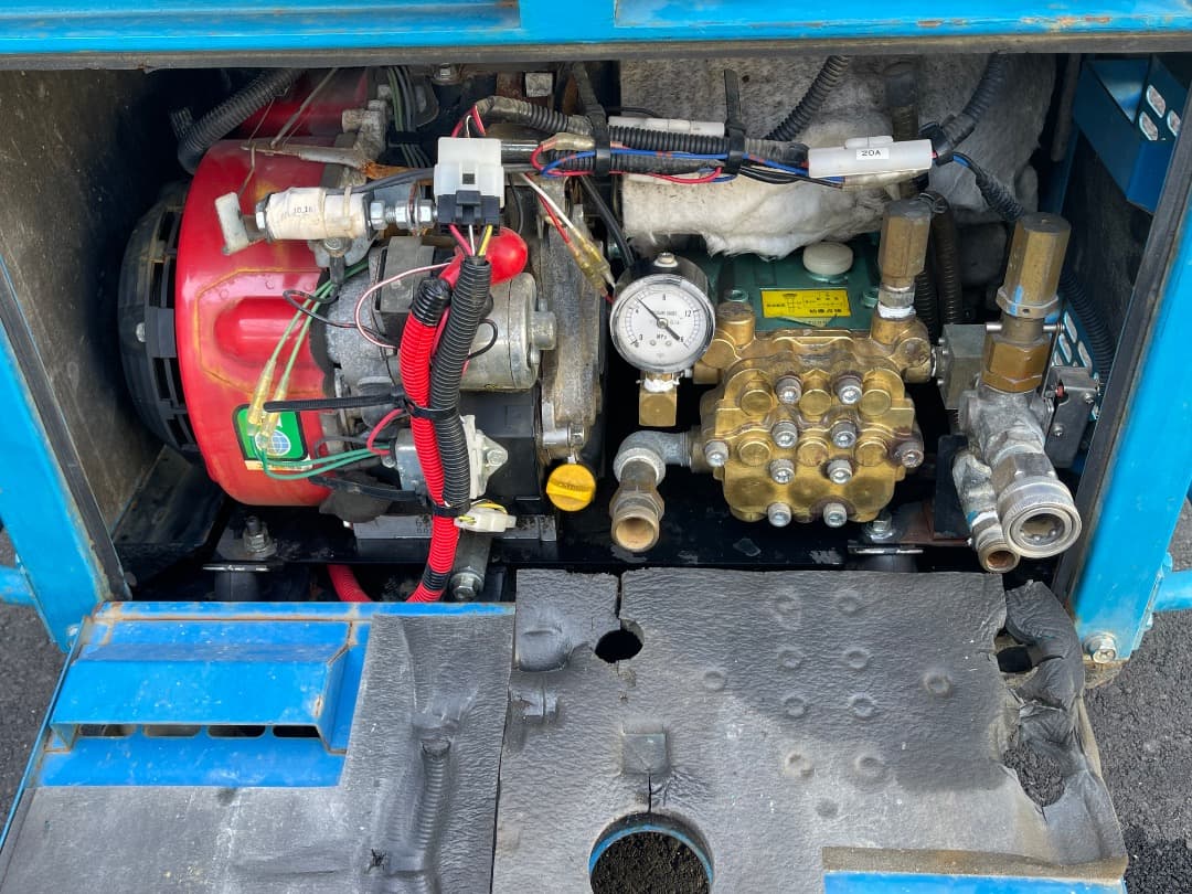 （ツルミ）セル付きエンジン高圧洗浄機防音　ガン・高圧ホース・給排水ホースセット