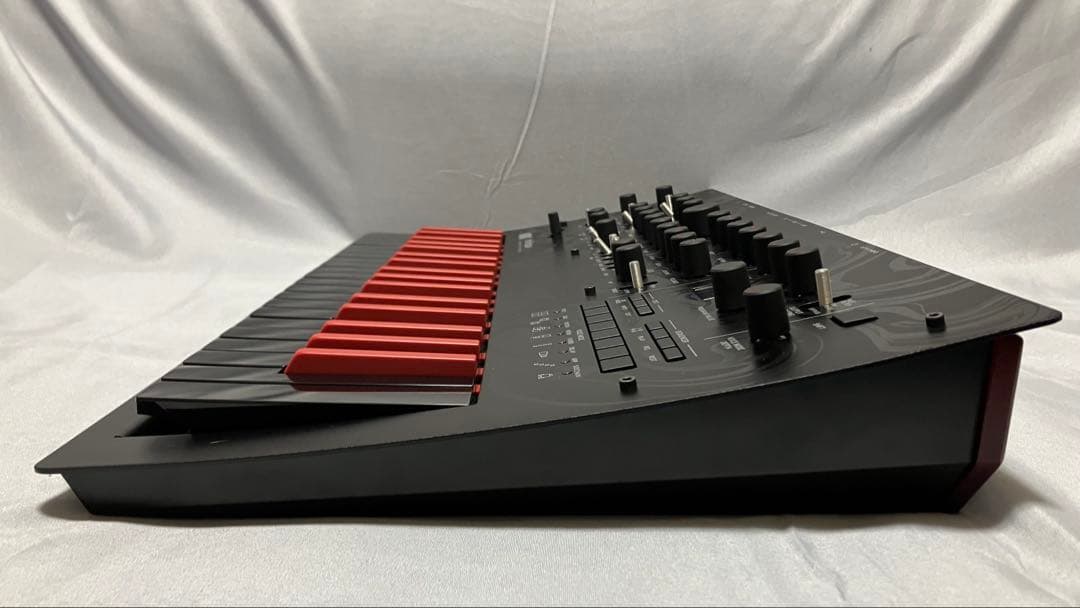 美品 KORG minilogue bass ベースシンセサイザー 元箱あり