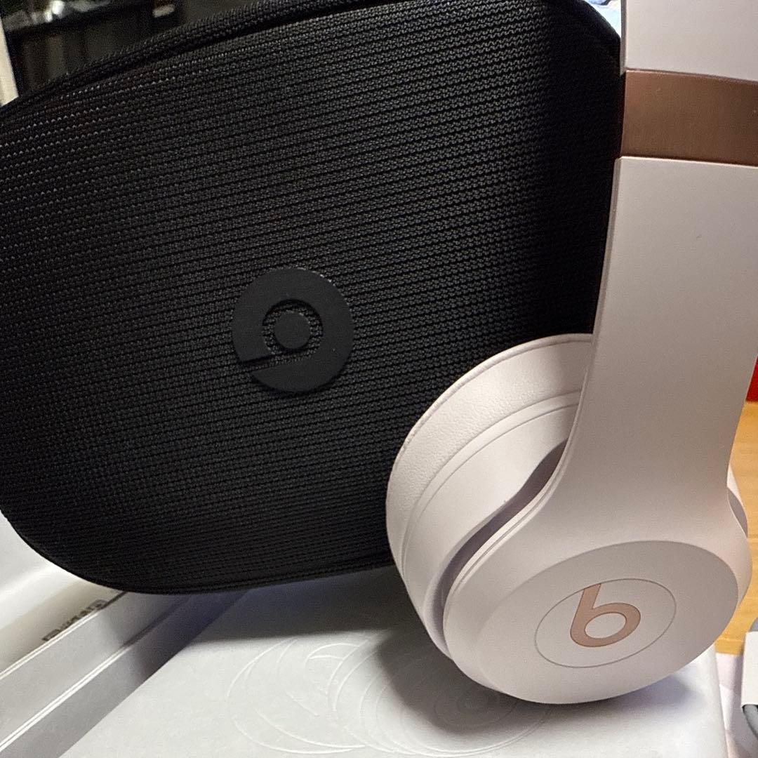 Beats Solo 4 ヘッドフォン　クラウドピンク