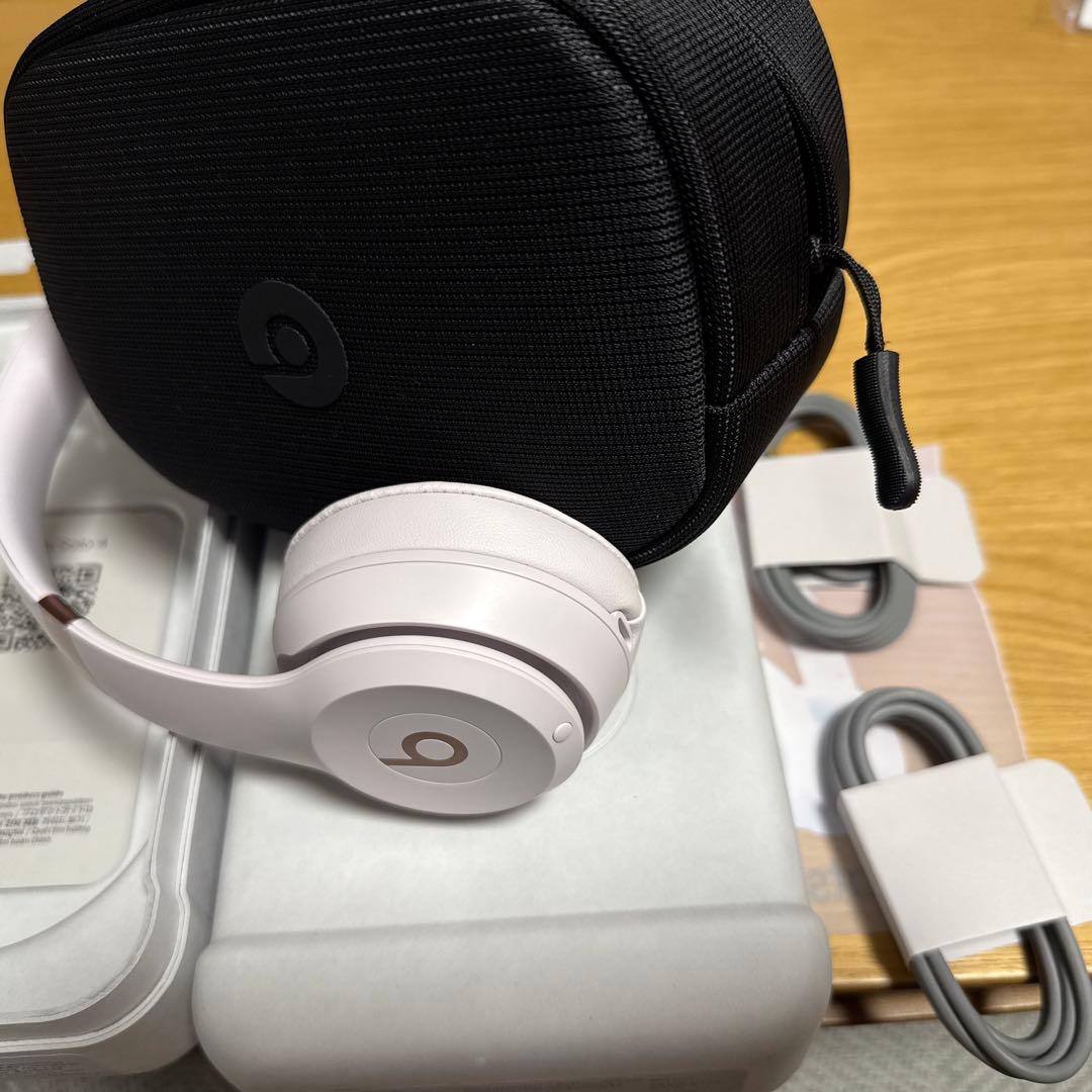 Beats Solo 4 ヘッドフォン　クラウドピンク