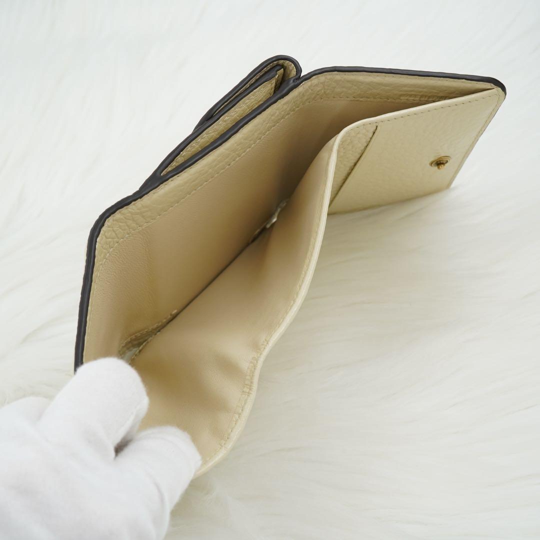 ほぼ未使用品　Chloe クロエ　三つ折り財布　レザー　ロゴグラム　アイボリー