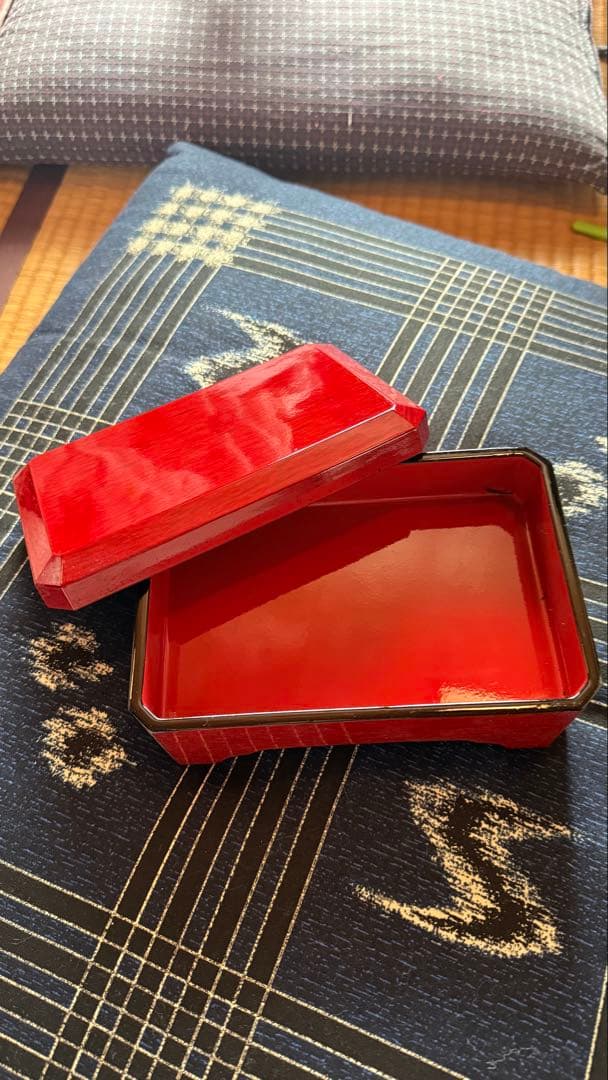 【5個セット　再出品その三】赤い漆器 重箱 蓋付き（鰻の長焼用）新品•未使用