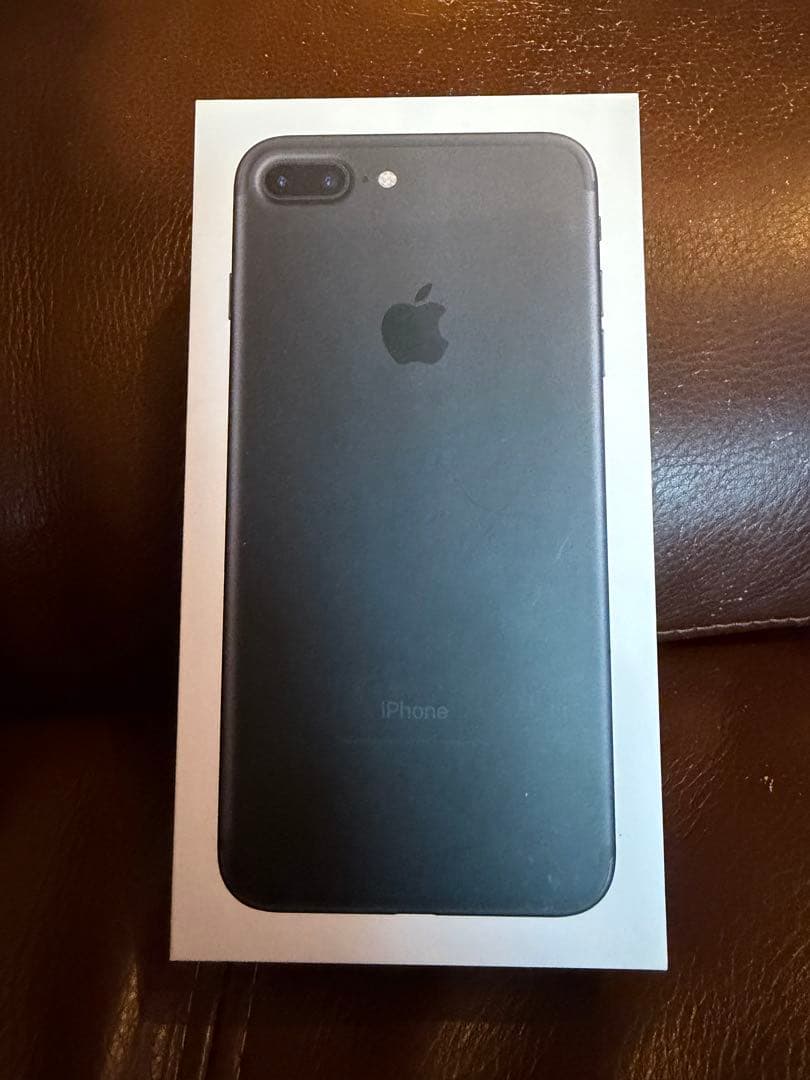 【美品】iPhone7 Plus ブラック 本体 箱付 イアホン付 Simフリー