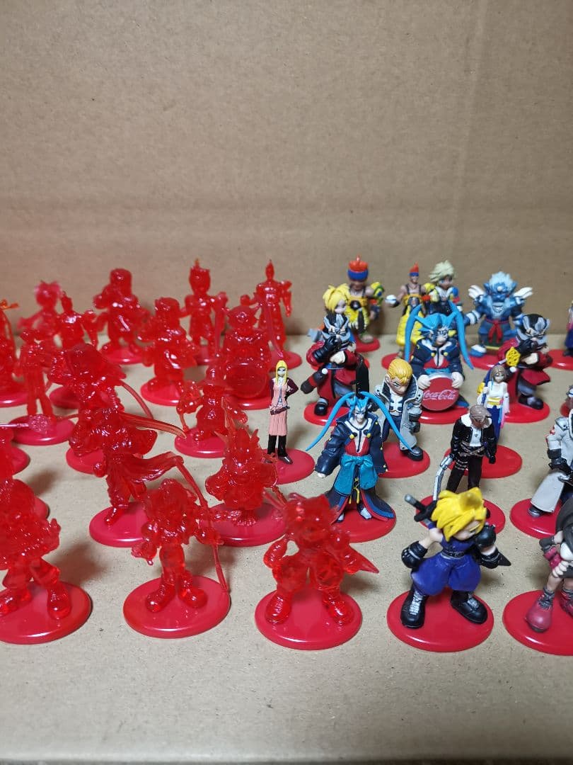 ファイナルファンタジー 人形 カード ピンバッジ ゲーム キャラクター