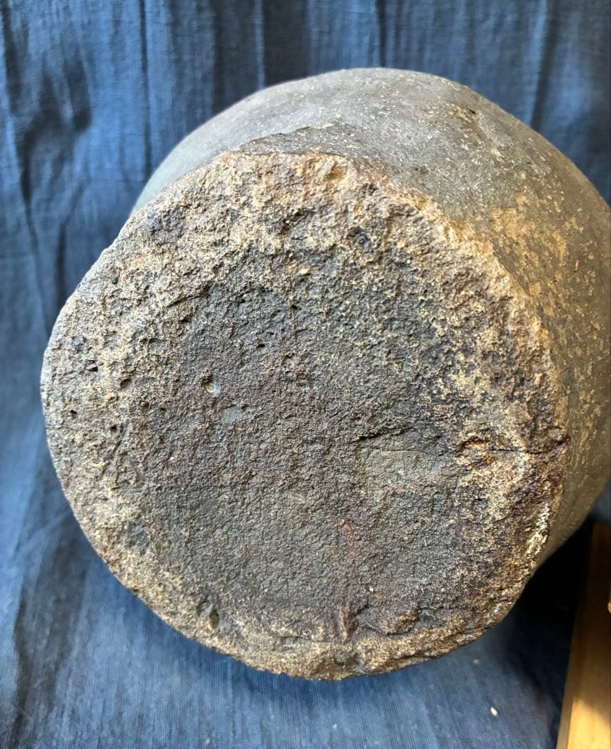 古信楽壺　うずくまる壺　蹲る　室町時代