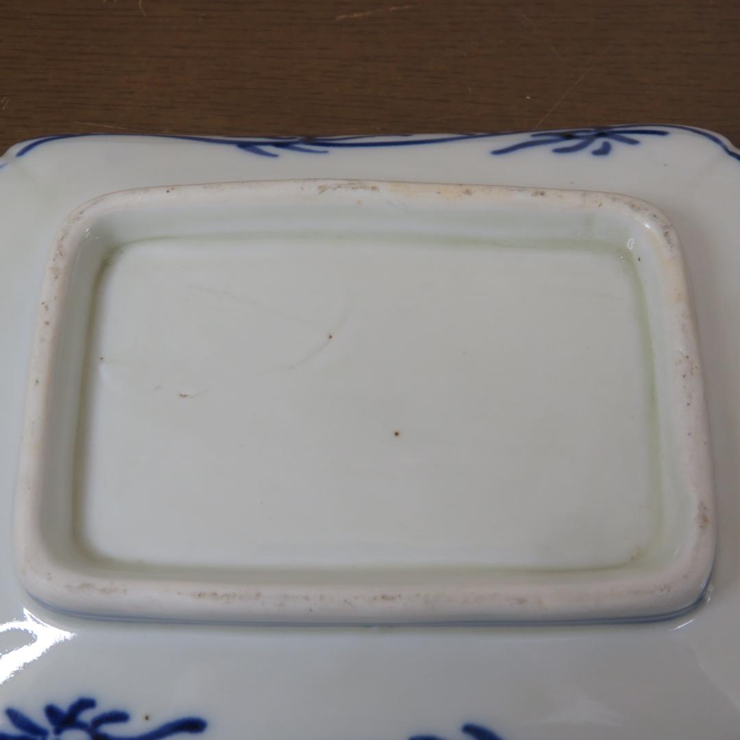 角皿 変形皿 金彩 色絵付け 印判 欠け 窯傷 花文様 ニュウ 歪み