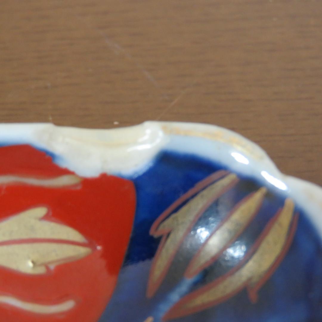 角皿 変形皿 金彩 色絵付け 印判 欠け 窯傷 花文様 ニュウ 歪み
